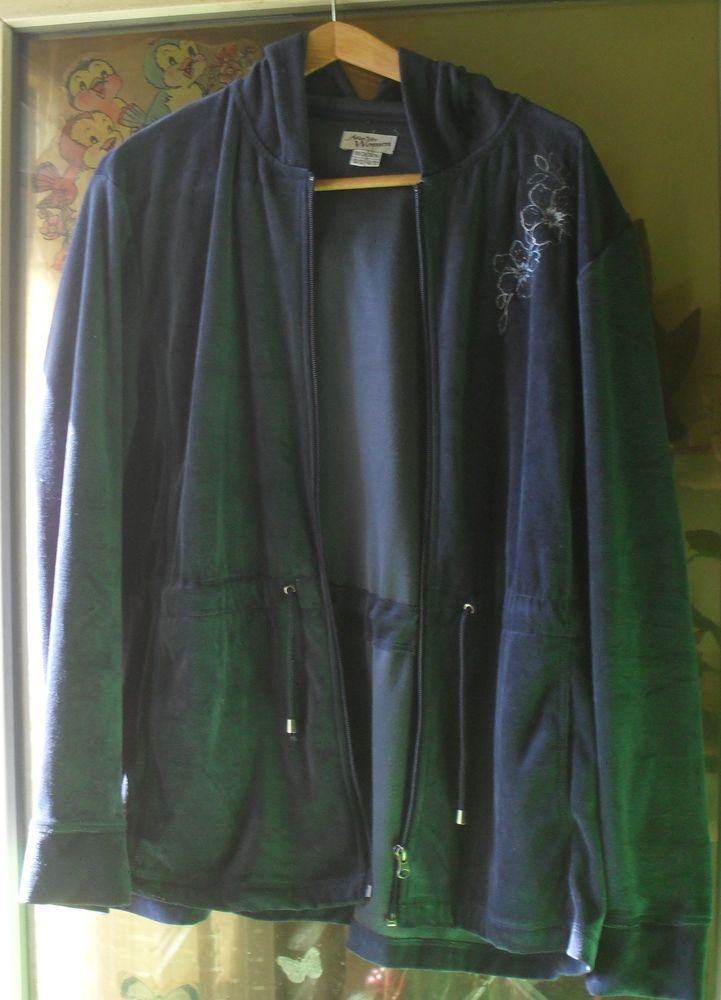 Veste gilet � capuche T 50/52. 20 Montreuil (93)