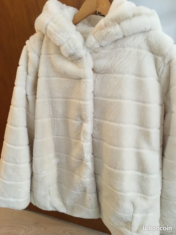Veste d'hiver femme en fourrure synth�tique 35 La Biolle (73)