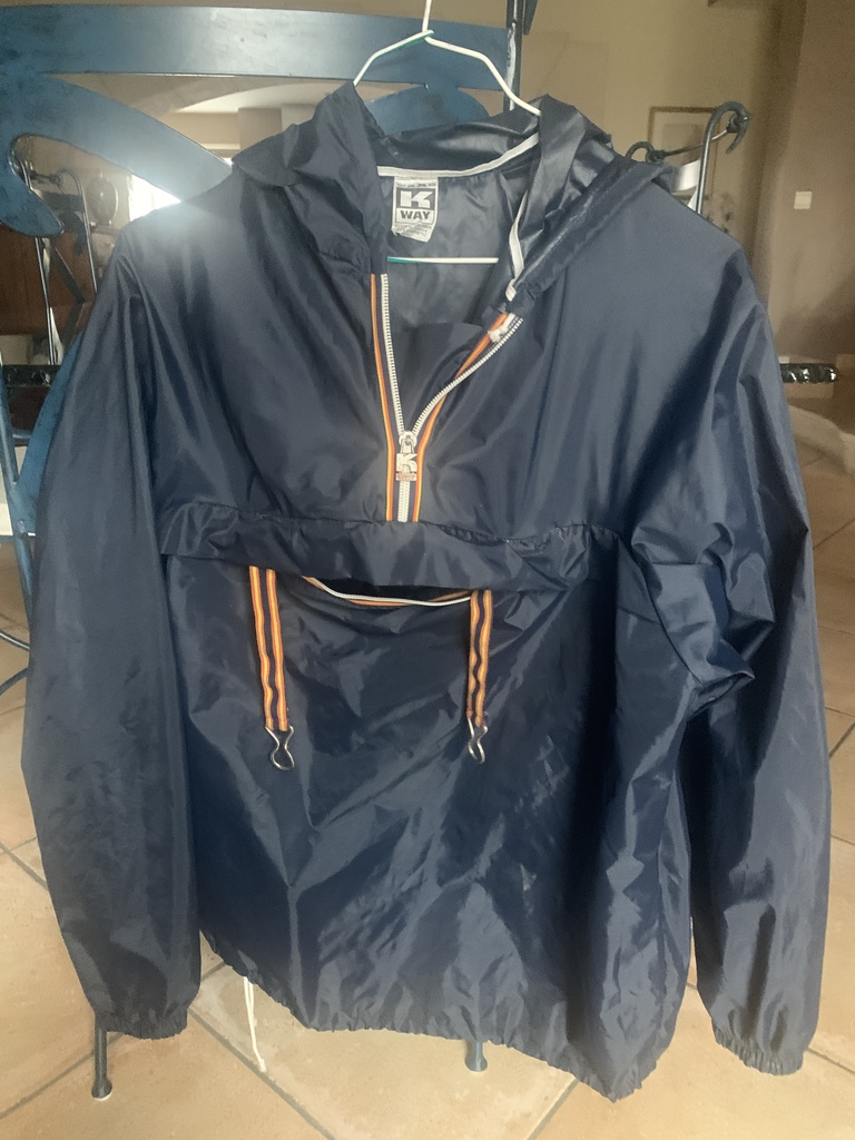 Veste imperm�able K-Way bleu marine � capuche 110 Brignais (69)
