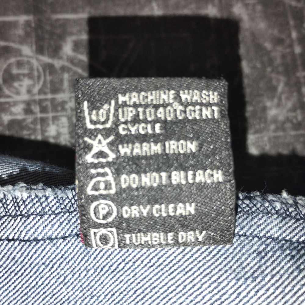 Veste jean's vintage avec broderies 35 Le Cannet (06)