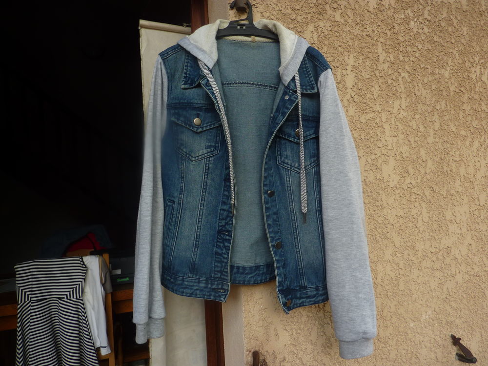 veste en jeans � capuche 100% coton, taille M
M / 38 / 10�Tr 0 Castanet-Tolosan (31)