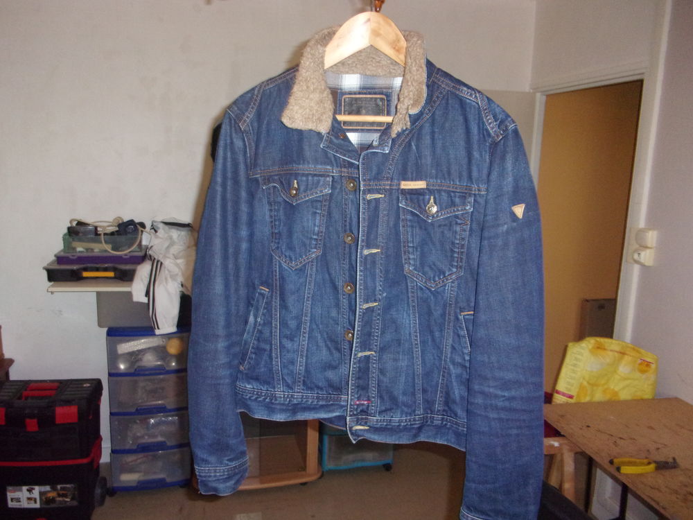 Veste en jeans col fourr�e Guess 60 Saint-Andr�-les-Vergers (10)