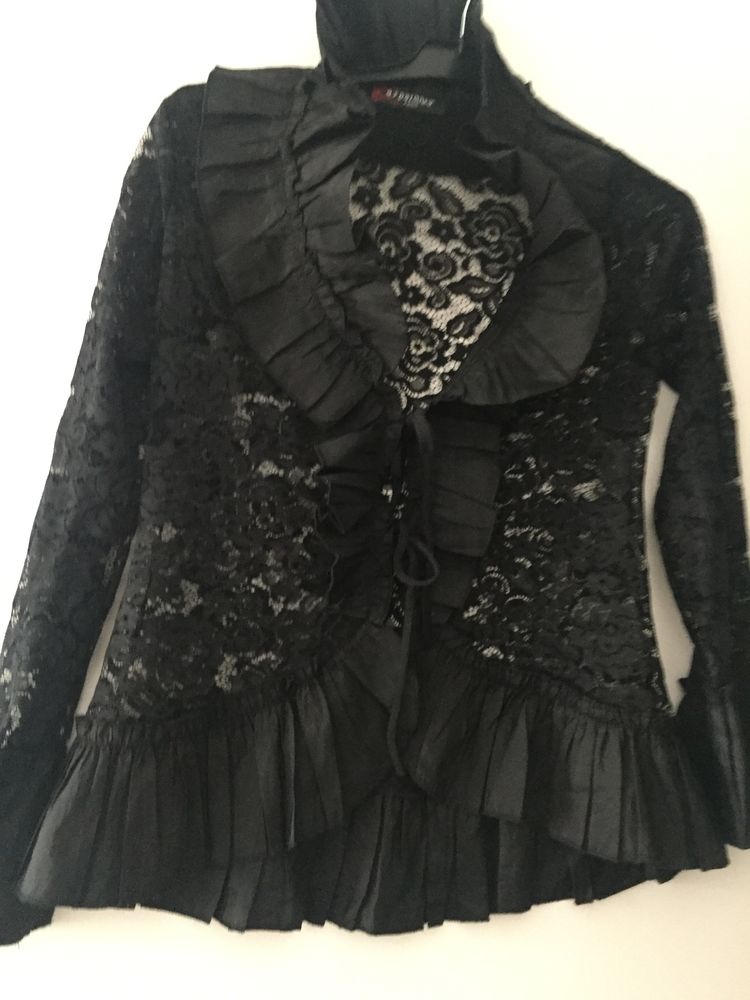 VESTE LEGERE EN DENTELLE NOIRE T. 38/40
7 Saint-Genis-Laval (69)