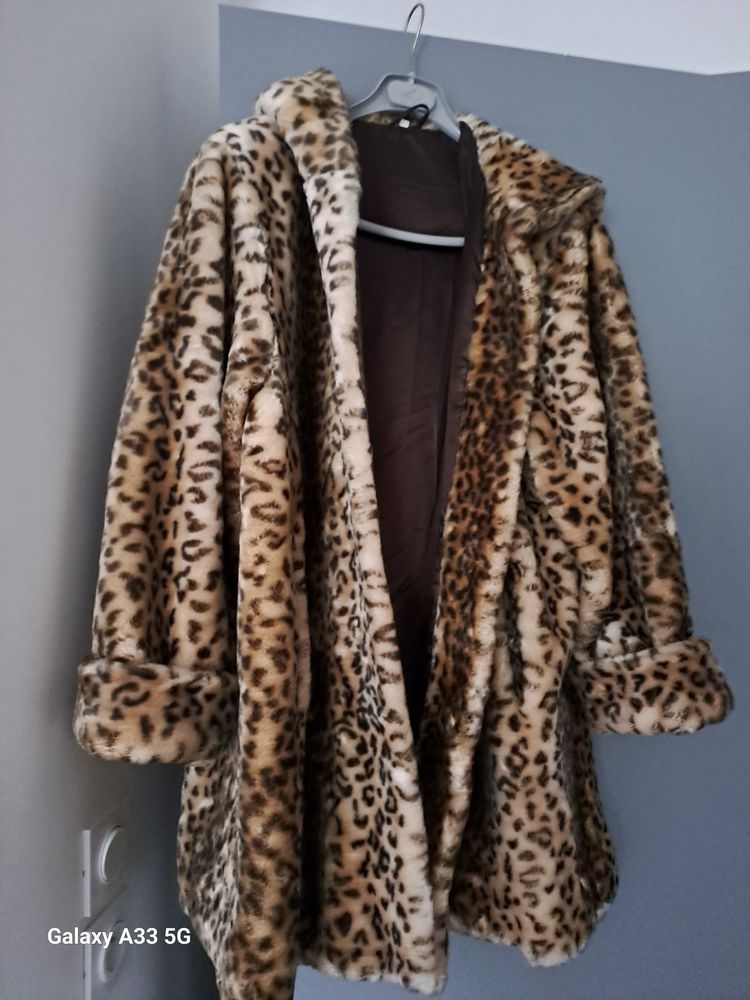 Veste l�opard, tr�s neuve, � capuche, fausse fourrure. 100 Aubagne (13)