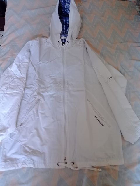 Veste manche et capuche imperm�able MERCEDES - H/F M-L 37 Bagnols-sur-C�ze (30)
