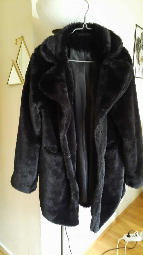 Veste / manteau en fourrure synth�tique noire 20 Saint-Cyr-l'�cole (78)