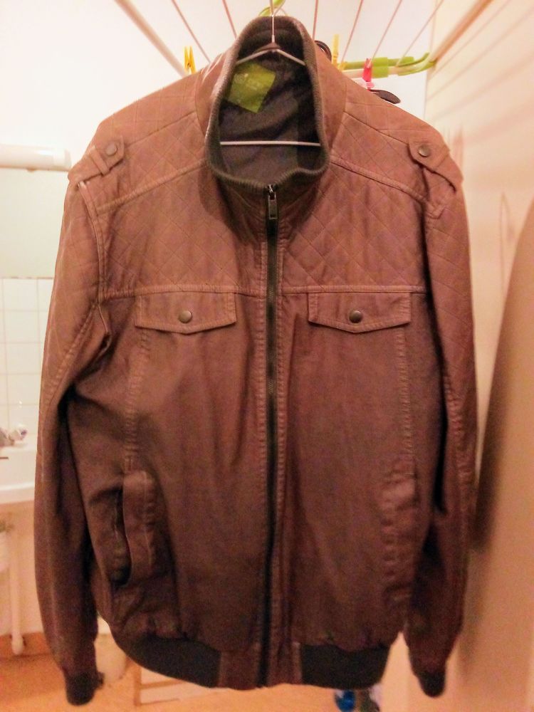 Veste marron clair
Gemo
Tr�s bon �tat 20 Landerneau (29)