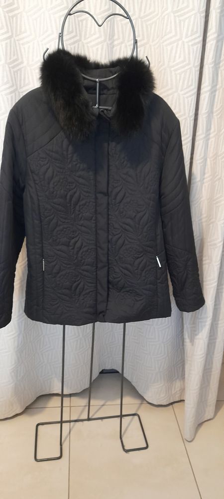 Veste matelass�e noire jamais port�e 150 Brian�on (05)