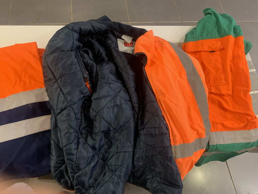 1 veste matelass�e taille xxl et 2 pantalons de chantier 60 Cesson (77)