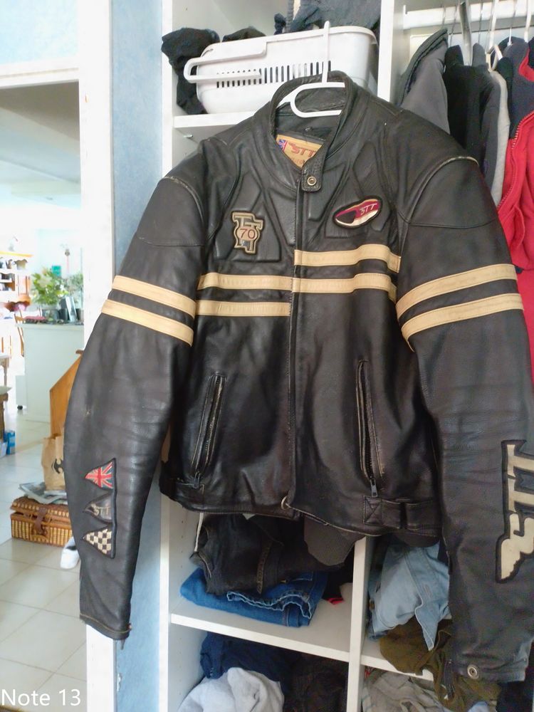 veste moto cuir T B E 70 Mandelieu-la-Napoule (06)