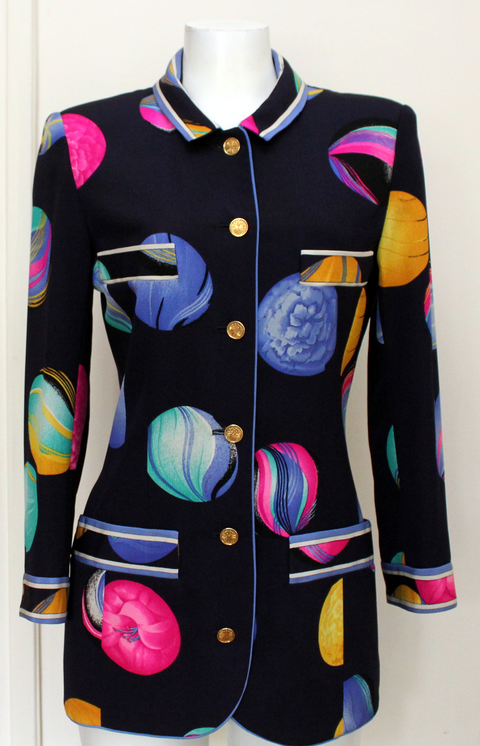 Veste multicolore LEONARD 
T.M 250 Issy-les-Moulineaux (92)