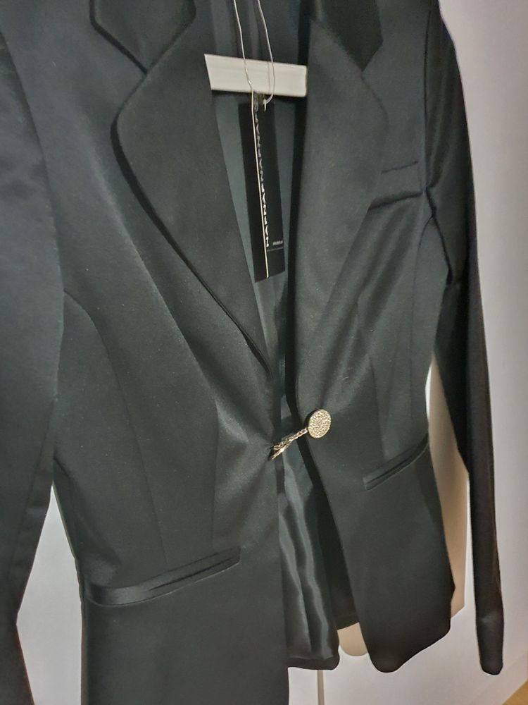 Veste noir cintr� satin� NAF NAF 28 Toulon (83)