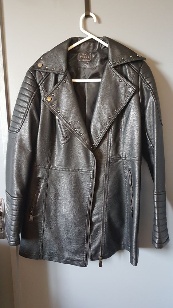 veste noire 45 Paris 19 (75)