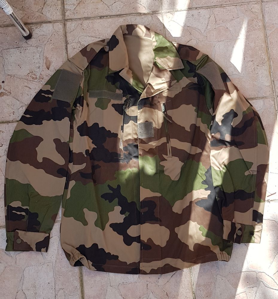Veste et pantalon de combat camoufl�e 30 Pi�gros-la-Clastre (26)