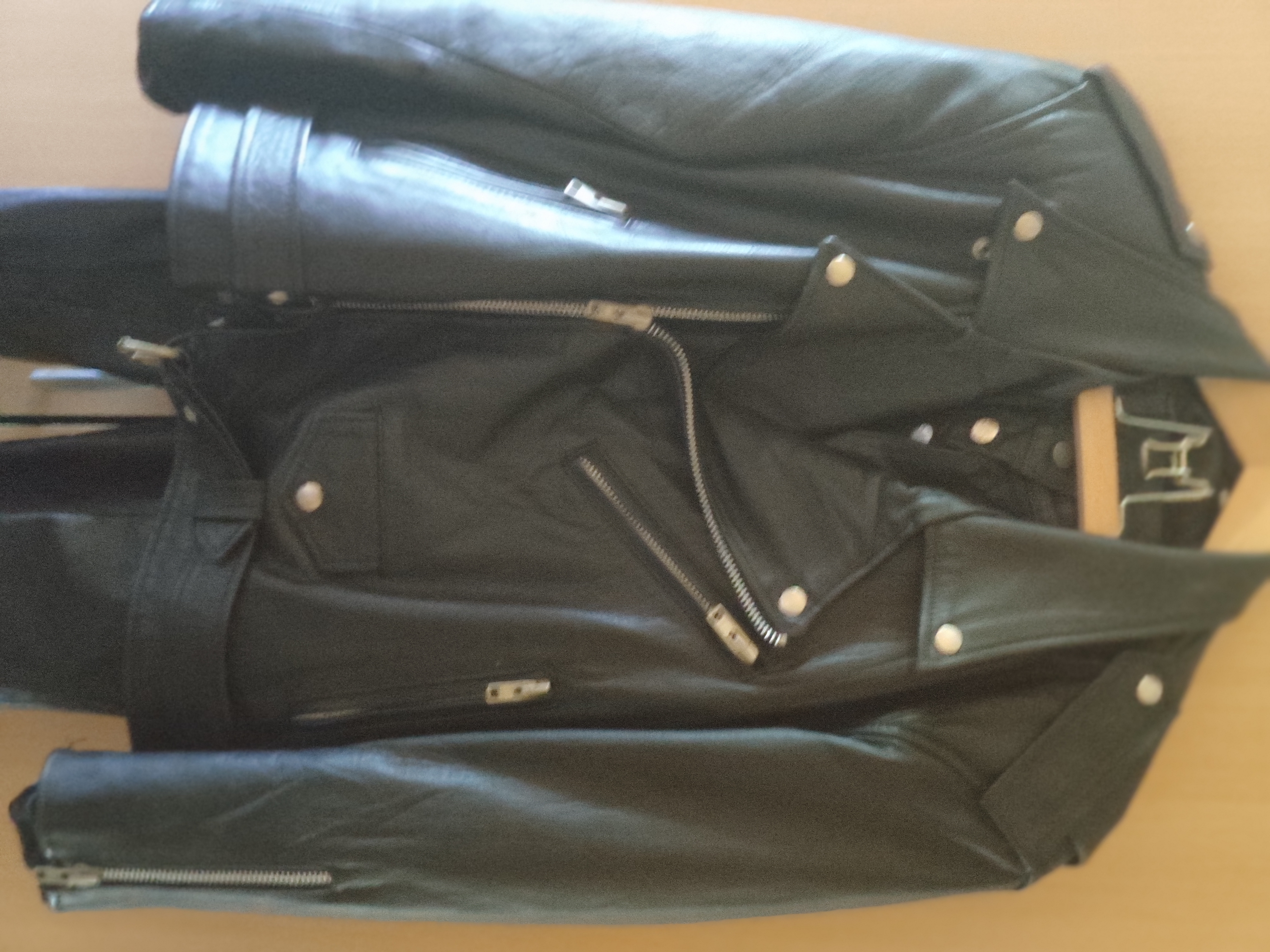 veste et pantalon cuir 0 Aspres-l�s-Corps (05)