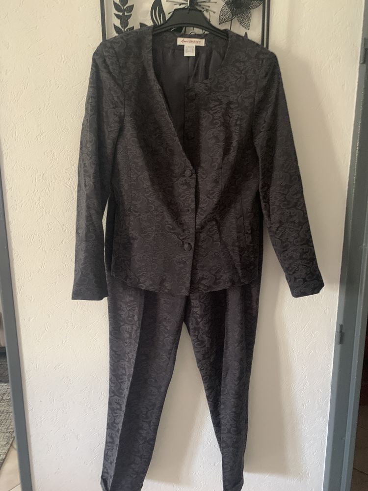 VESTE + PANTALON 30 Bois-le-Roi (77)