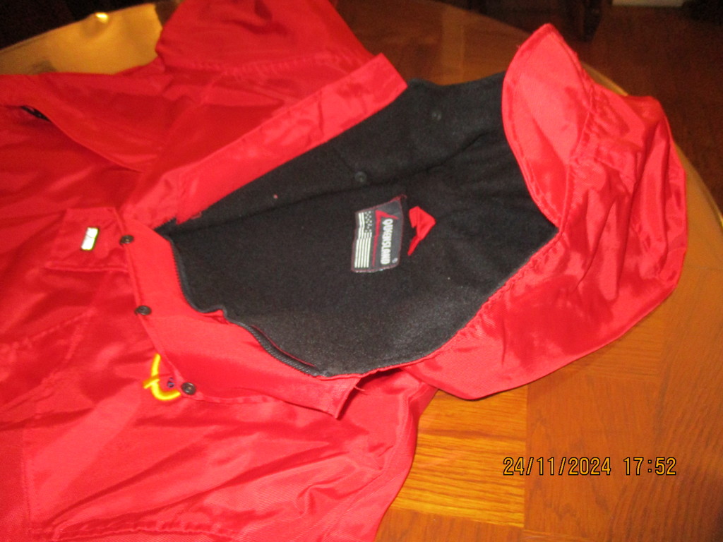 Veste Queensland Rouge et Noire pour Activit�s Ext�rieures 30 Sainte-Foy-l�s-Lyon (69)