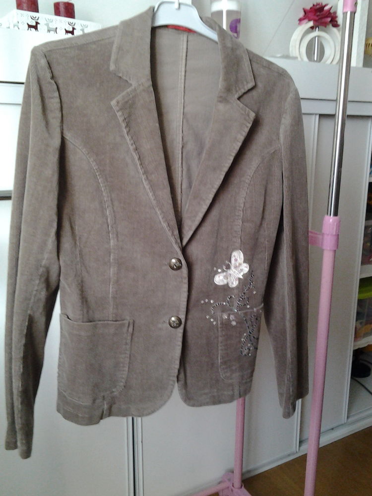 Veste SANPRIT XL VELOURS 
COMME NEUVE 10 Le Coudray (28)