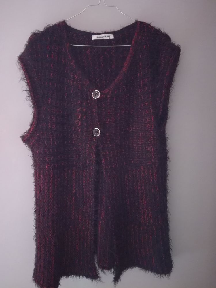 VESTE SANS MANCHE ROUGE ET NOIRE
CHRISTINE LAURE T4
12 Villeneuve-Tolosane (31)