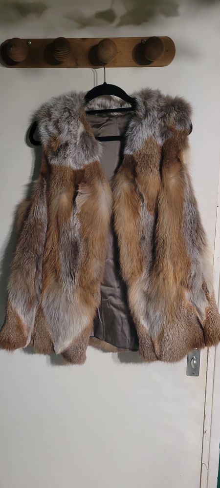 Veste sans manches - Veston - fourrure renard
2500 Lyon 1 (69)