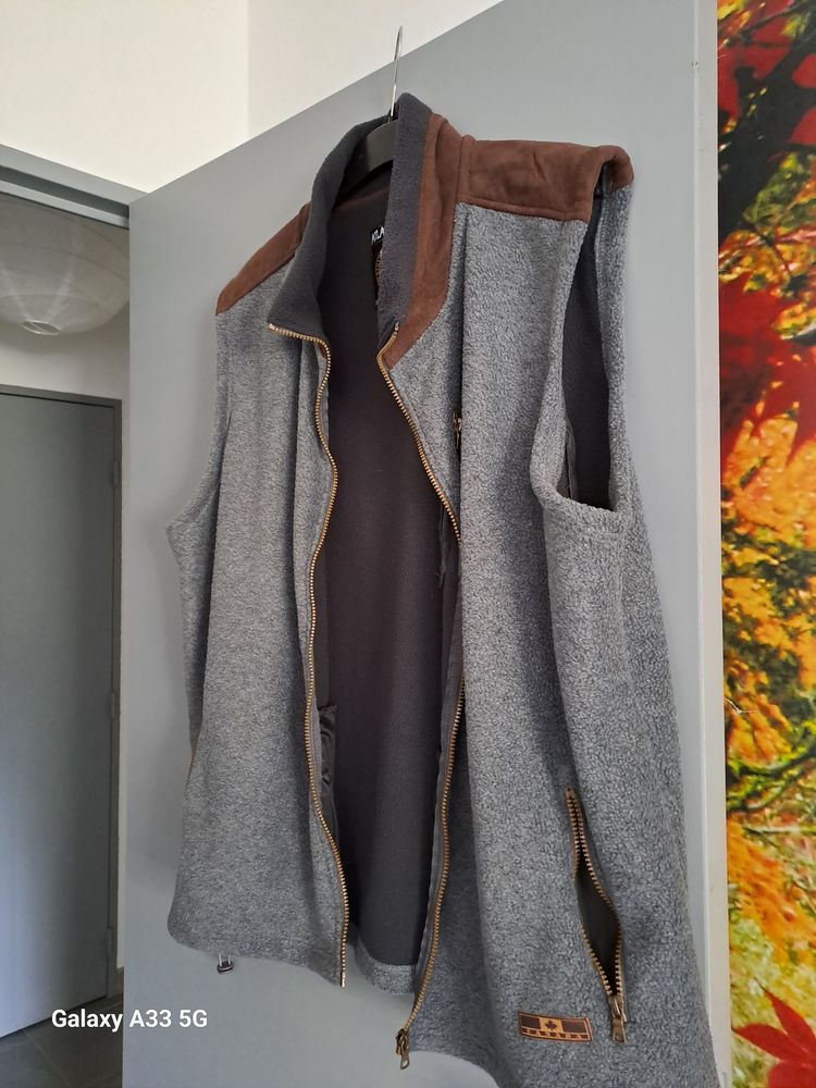 Veste sans manches polaire, gris et marron. 10 Aubagne (13)