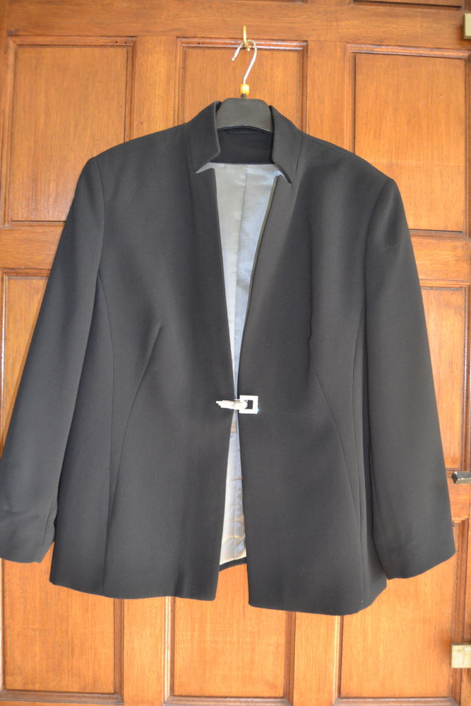 VESTE    SIXTH SENSE   couleur noire 15 Saint-Saturnin-l�s-Apt (84)
