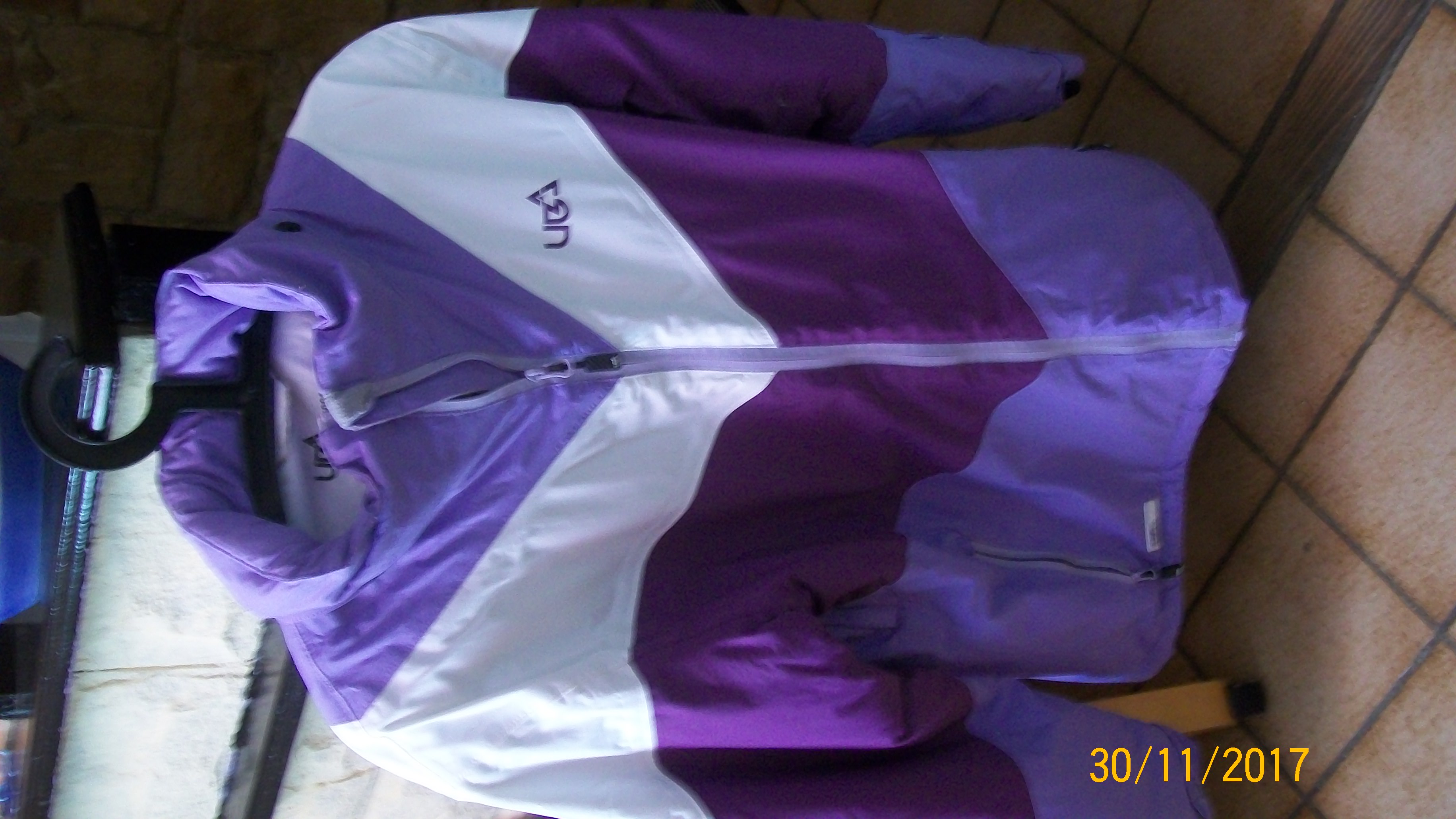 Veste Sportive Multicolore UGA Taille M 30 Bursard (61)