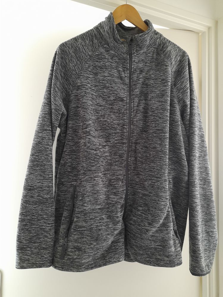 Veste style polaire grise 6 Caen (14)