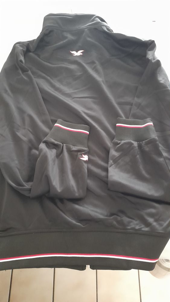 Veste de surv�tement  d�ne  marque du rappeur 60 Marcigny (71)