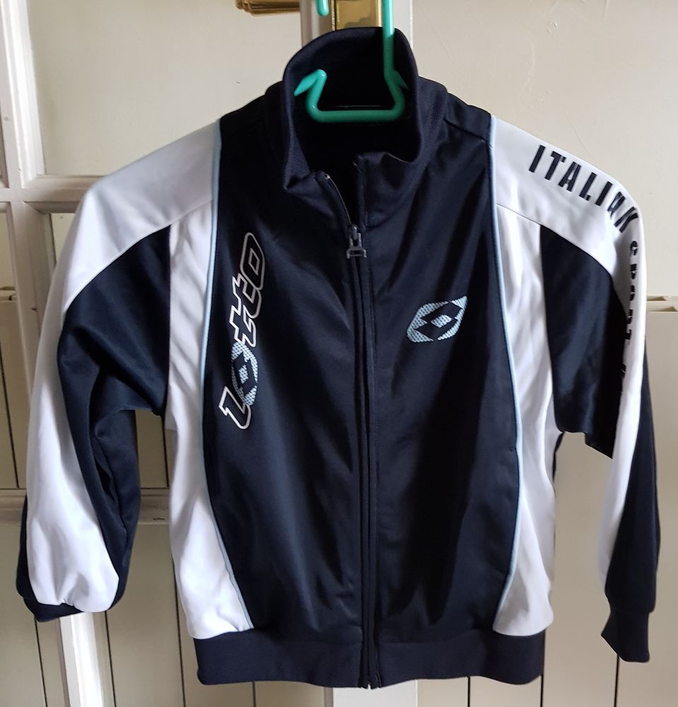 Veste de surv�tement LOTTO Taille 5. 6 ans Occasion
A retire 3 Marseille 9 (13)