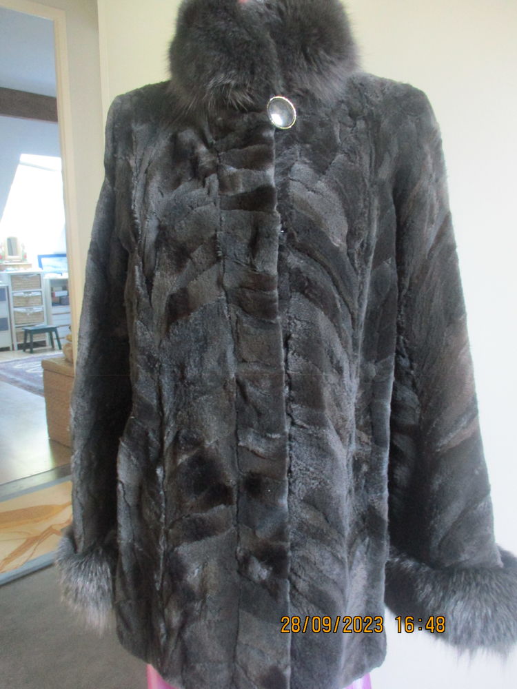 Veste en vison noir marque Effetto made in Italy 200 Moret-sur-Loing (77)