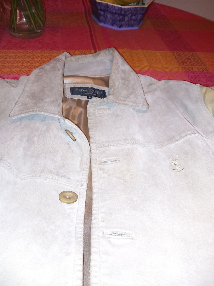 Veste Yves Saint Laurent 0 Saint-L�on-sur-l'Isle (24)
