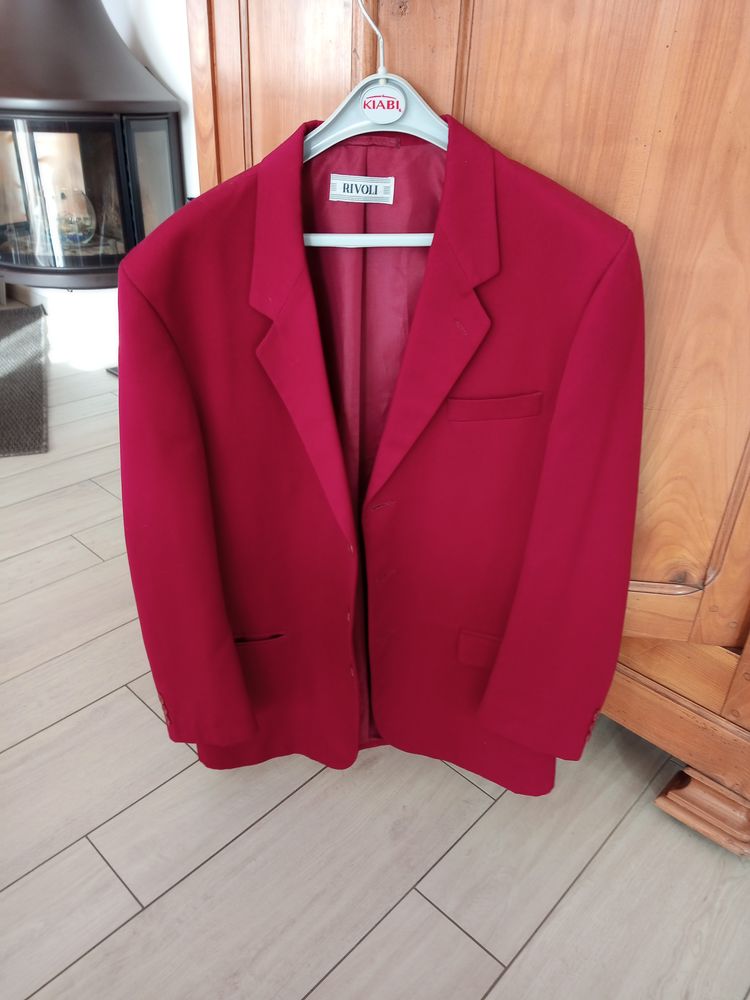 2 vestes, 1 couleur bordeaux, 1 couleur cr�me 20 Arzon (56)