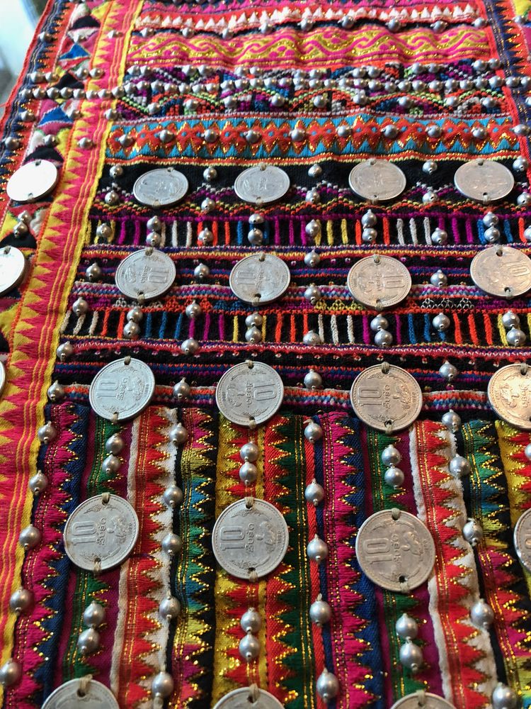 v�tement ethnique Akha 0 Charette-Varennes (71)