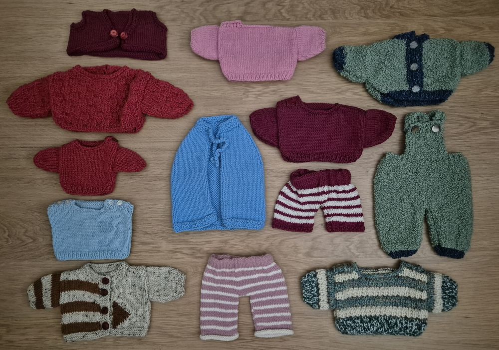 13 V�tements de baigneur ou poup�e en laine 40 Arras (62)