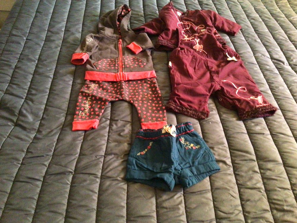 V�tements b�b� fille 3 mois 9 Royan (17)