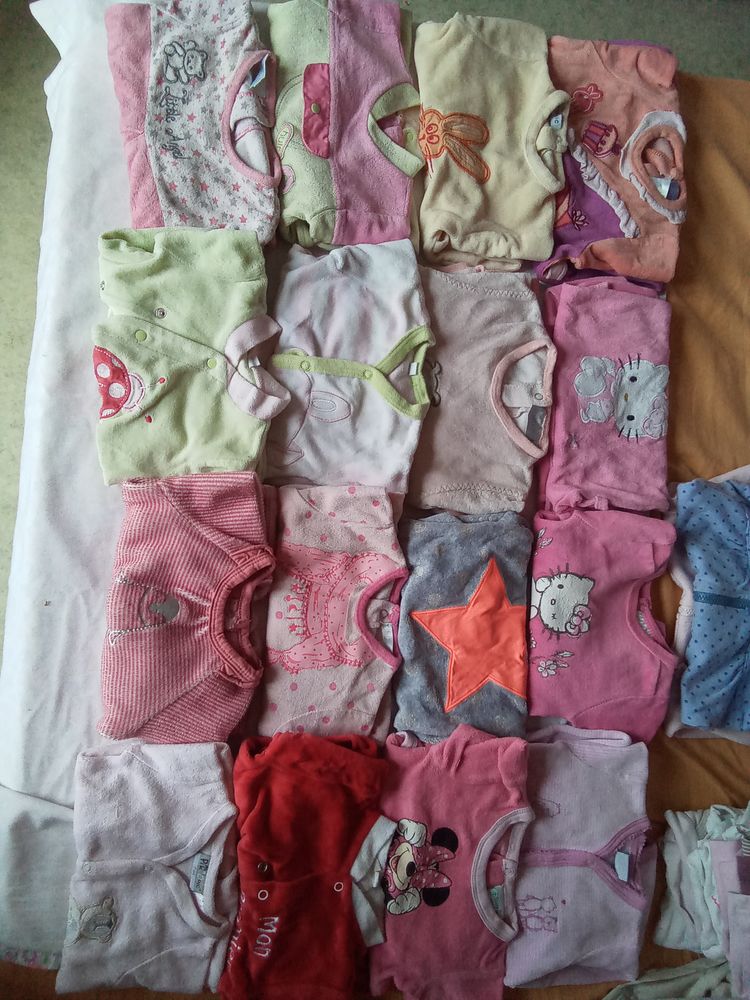 v�tements B�b� fille 1mois 2 Avesnes-sur-Helpe (59)