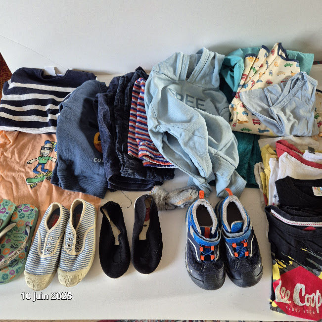 Lot de v�tements et de chaussures pour gar�on , de 36 mois � 20 Saumur (49)