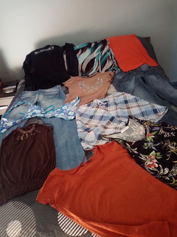 lot de 11 v�tements, dont 1 jeans Kaporal, 1 jeans denim 10 Montpellier (34)
