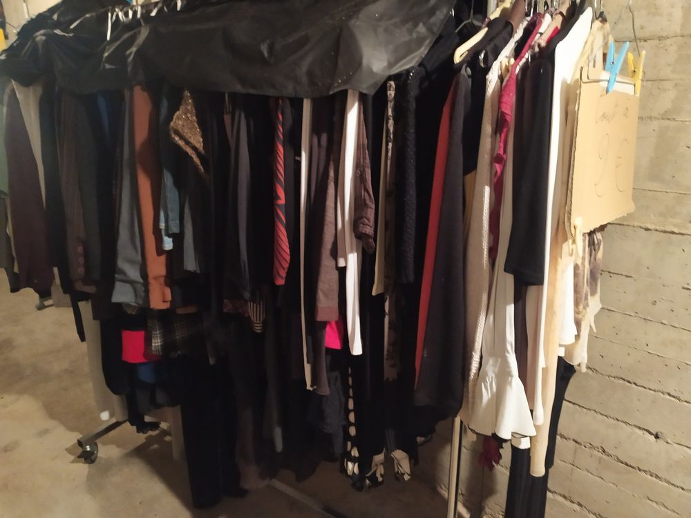 vetements femmes 2 Saint-Germain-en-Cogl�s (35)