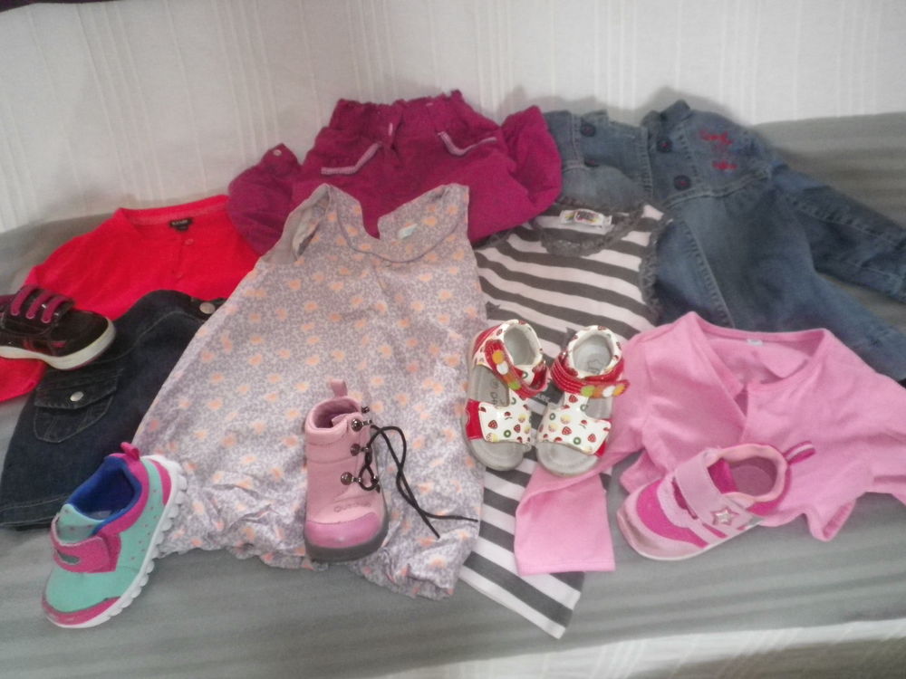 lot 112 vetements fille �t� 12 mois
-
-
- 50 Jaulny (54)