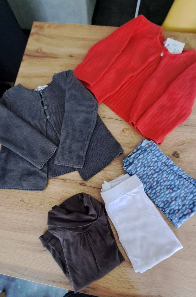 lot v�tements fille 15 D�cines-Charpieu (69)