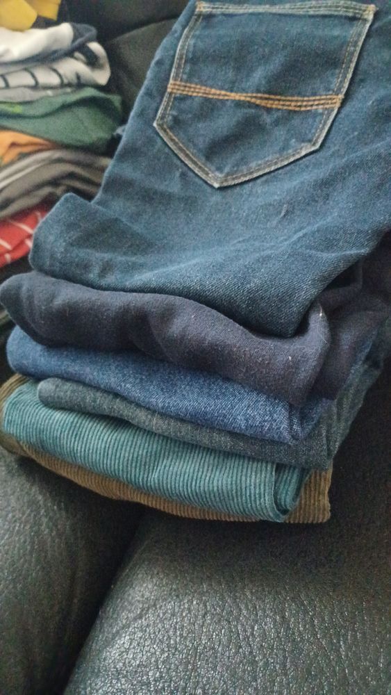  V�tements gar�on 8 ans armoire compl�te AUSSILLON
0 Aussillon (81)