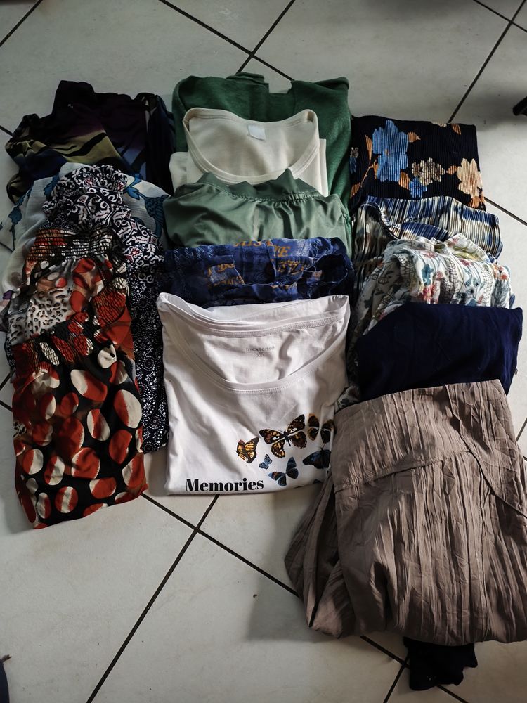 VETEMENTS GRANDES TAILLES XXL voir TAILLE 50 ou 6 30 Saint-Genis-Laval (69)