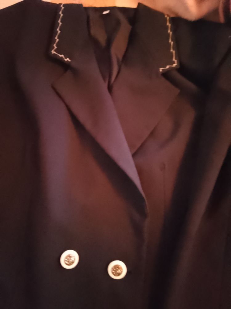 Vetements de marque
Taille vari�e du 42 au 48
5 Lanu�jouls (12)