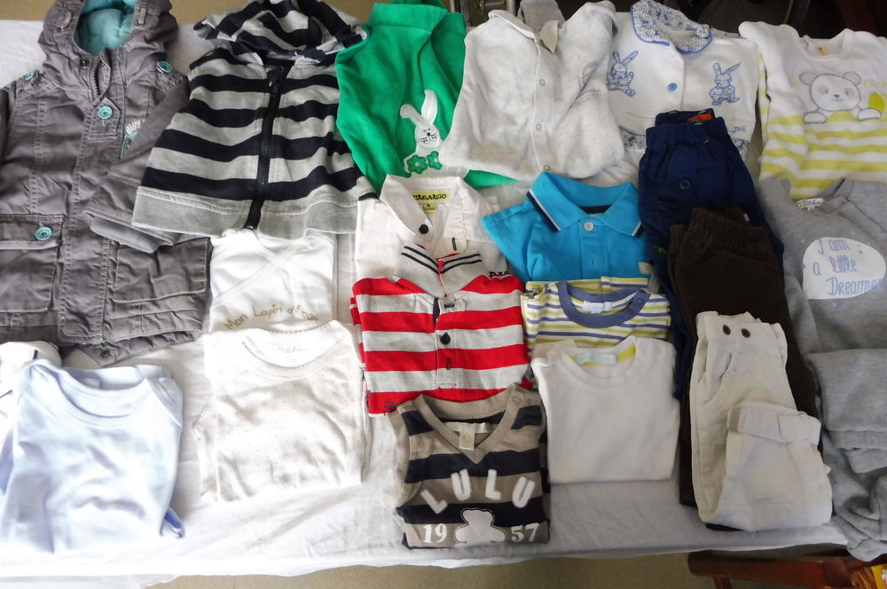 23 v�tements en 6 mois Lot.2 25 Amiens (80)