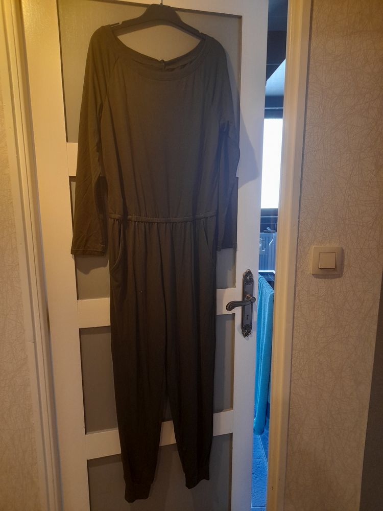 Lot de v�tements +- 80 pieces 100 Boussois (59)