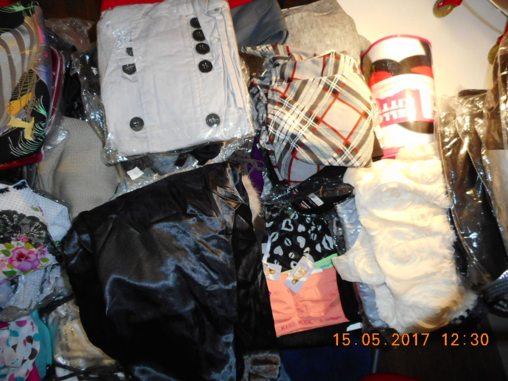 LOT DE VETEMENTS TAILLE 34 A 38 DIVERS ET VARIES NEUFS 110 La Charit�-sur-Loire (58)