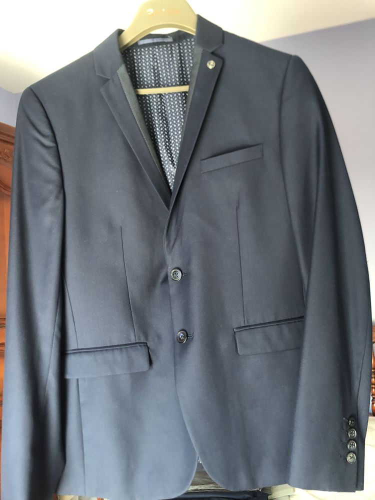 Un Lot de v�tements 0 Villette-d'Anthon (38)