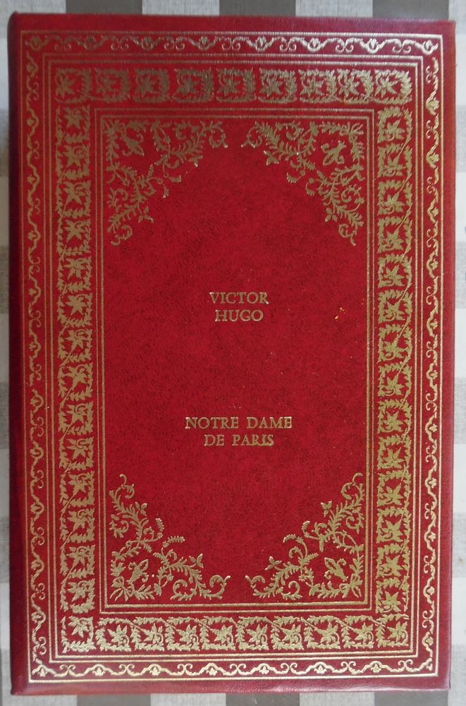 VICTOR HUGO - NOTRE DAME DE PARIS 
Version luxe numérotée 40 Castries (34)